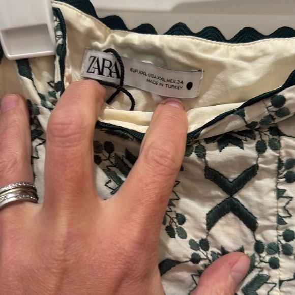 Zara Women’s XL Green and Cream High Waist Embroidered Shorts - Picture 5 of 10